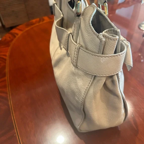 Gorgeous GUC Burberry Lamberth Buffalo leather handbag